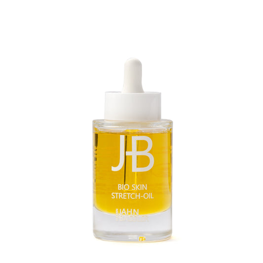 Dr. Karin Jahn-Bassler Bio Skin Stretch-Oil. Ausgewählte Öle und pflanzliches Kollagen halten die Haut elastisch und schützen sie vor Rissen und Narben (Stretchmarks). 
Hervorragend geeignet zur Hautpflege in der Schwangerschaft und für Jugendliche in der Wachstumsphase.